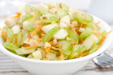 простой рецепт салата с сельдереем и яблоком