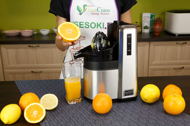 Лимонно-апельсиновый сок в соковыжималке Хуром Альфа Плюс (насадка для цитрусовых)