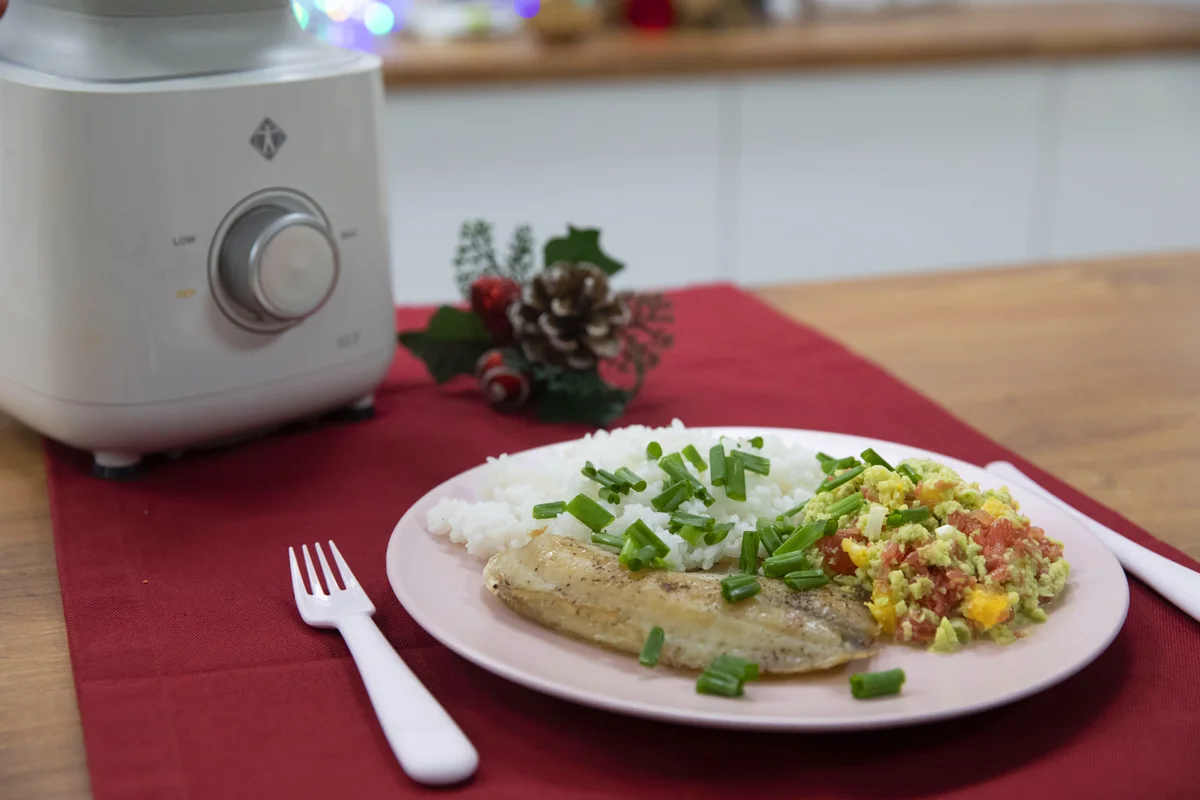 тилапия с рисом и сальсой из авокадо рецепт рыба приносит удачу рыбные блюда на новый год