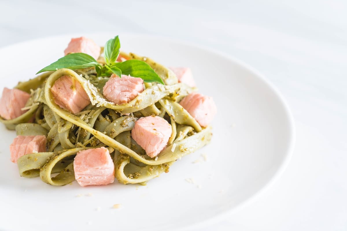 феттучини с рыбой кето