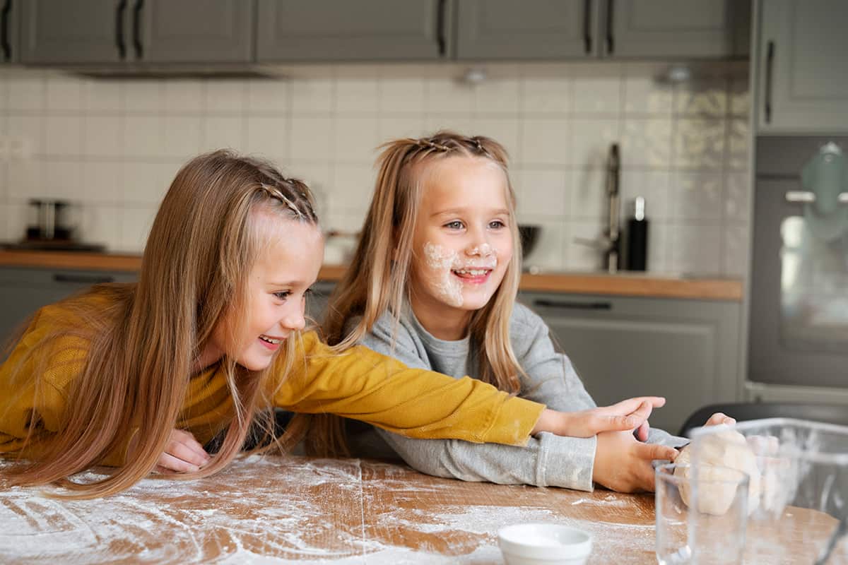 дети готовят сами