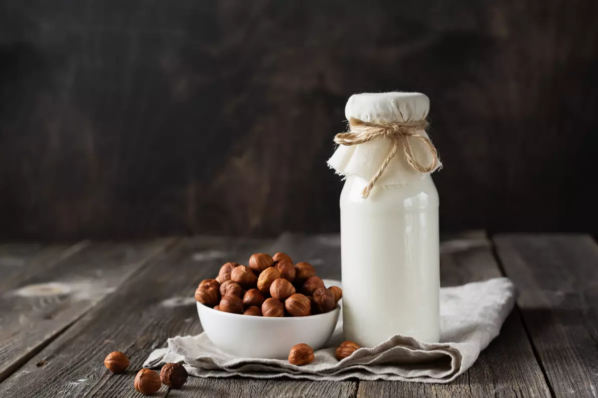 молоко из фундука в соковыжиамлке приготовить дома польза орехового молока рецепты
