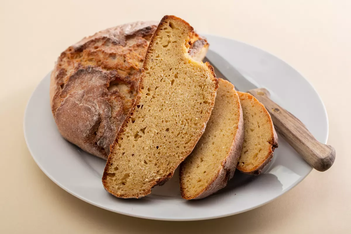 кукурузный веганский хлеб на ореховом молоке из грецкого ореха