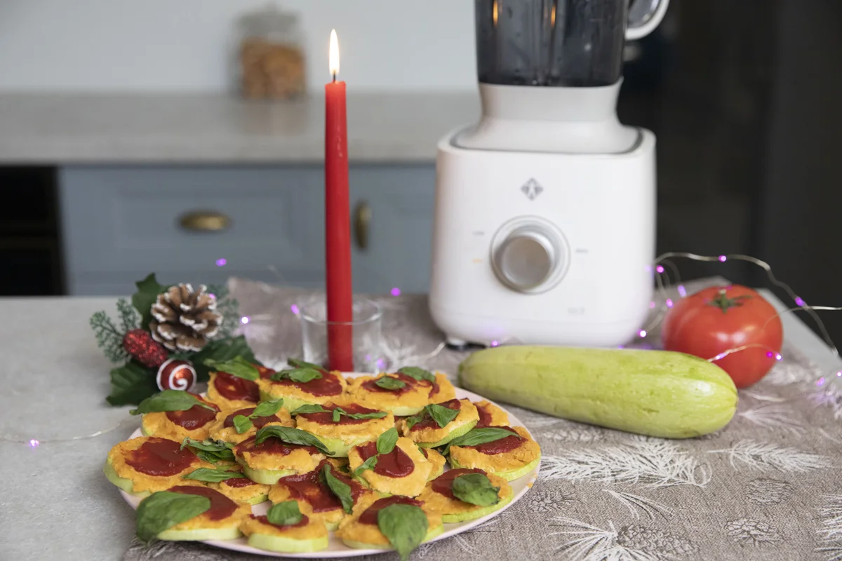 сыроедческие мини-пиццы рецепт праздничные закуски новый год 2023
