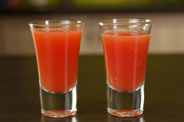 Томатный сок: решетка для сока (слева) и для смузи (справа)