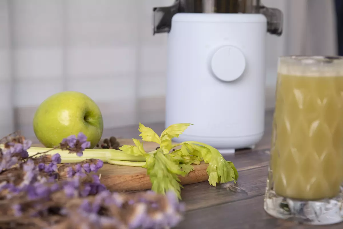 сок с сельдереем сельдерей и яблоко в соковыжималке 5 поколения отжать сок в домашних условиях