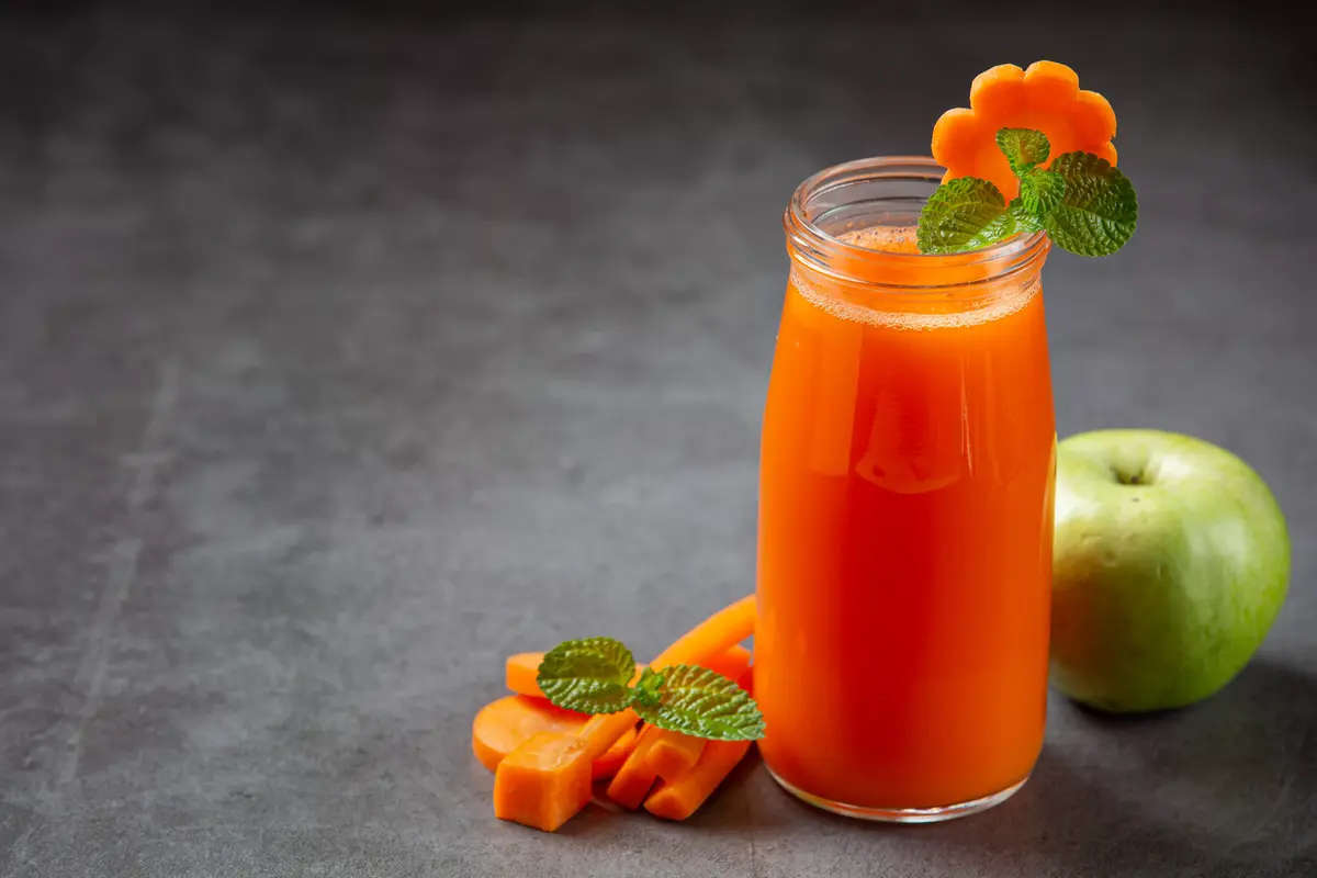 простой домашний рецепт сока из морковки лимона и яблок