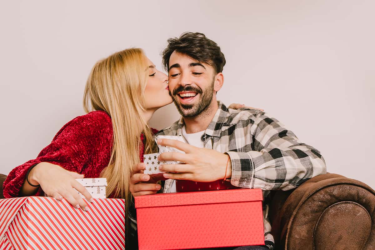что подарить на 14 февраля что подарить второй половинке