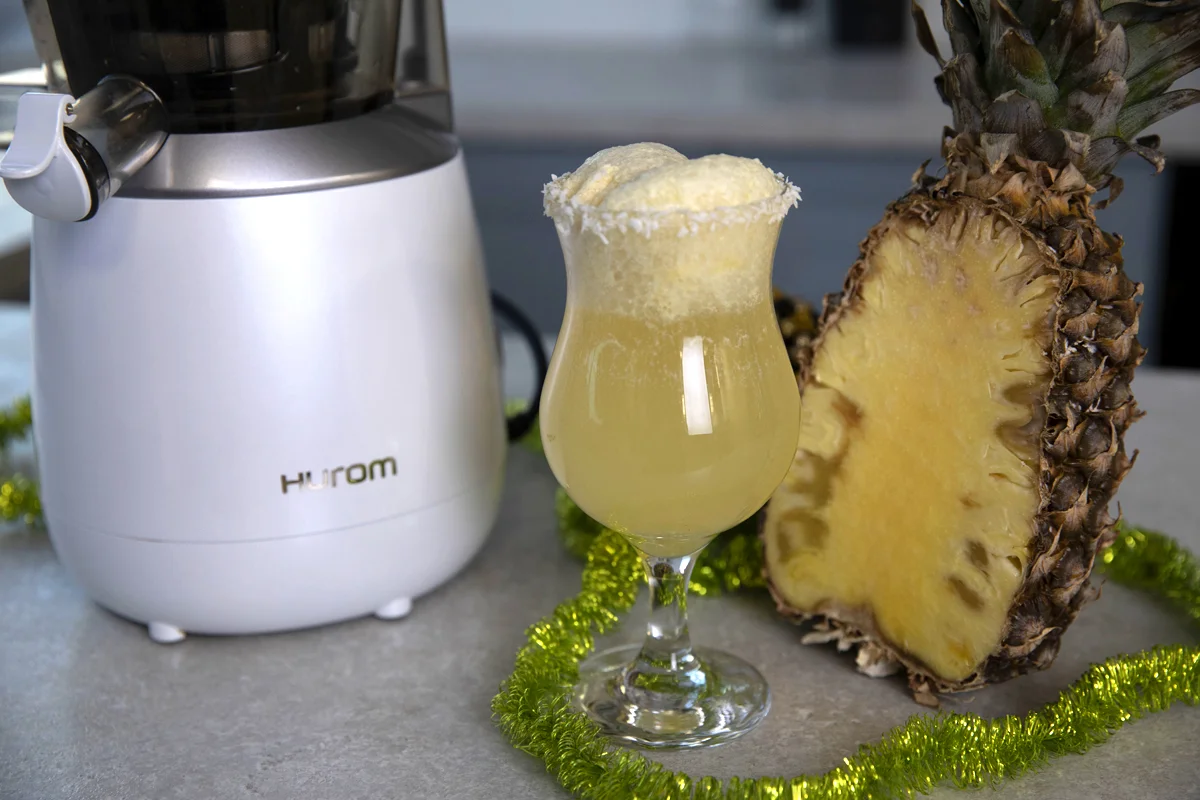 коктейль из ананаса и кокоса с шампанским на новый год 2023 рецепт сделать в соковыжималке